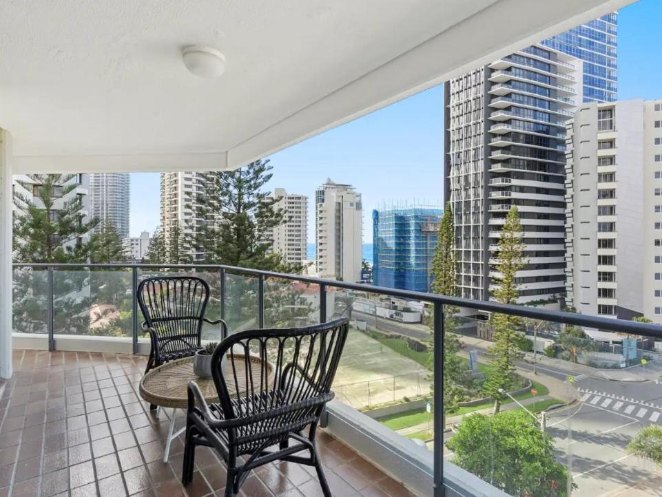 Baronnet Apartments Gold Coast Extérieur photo