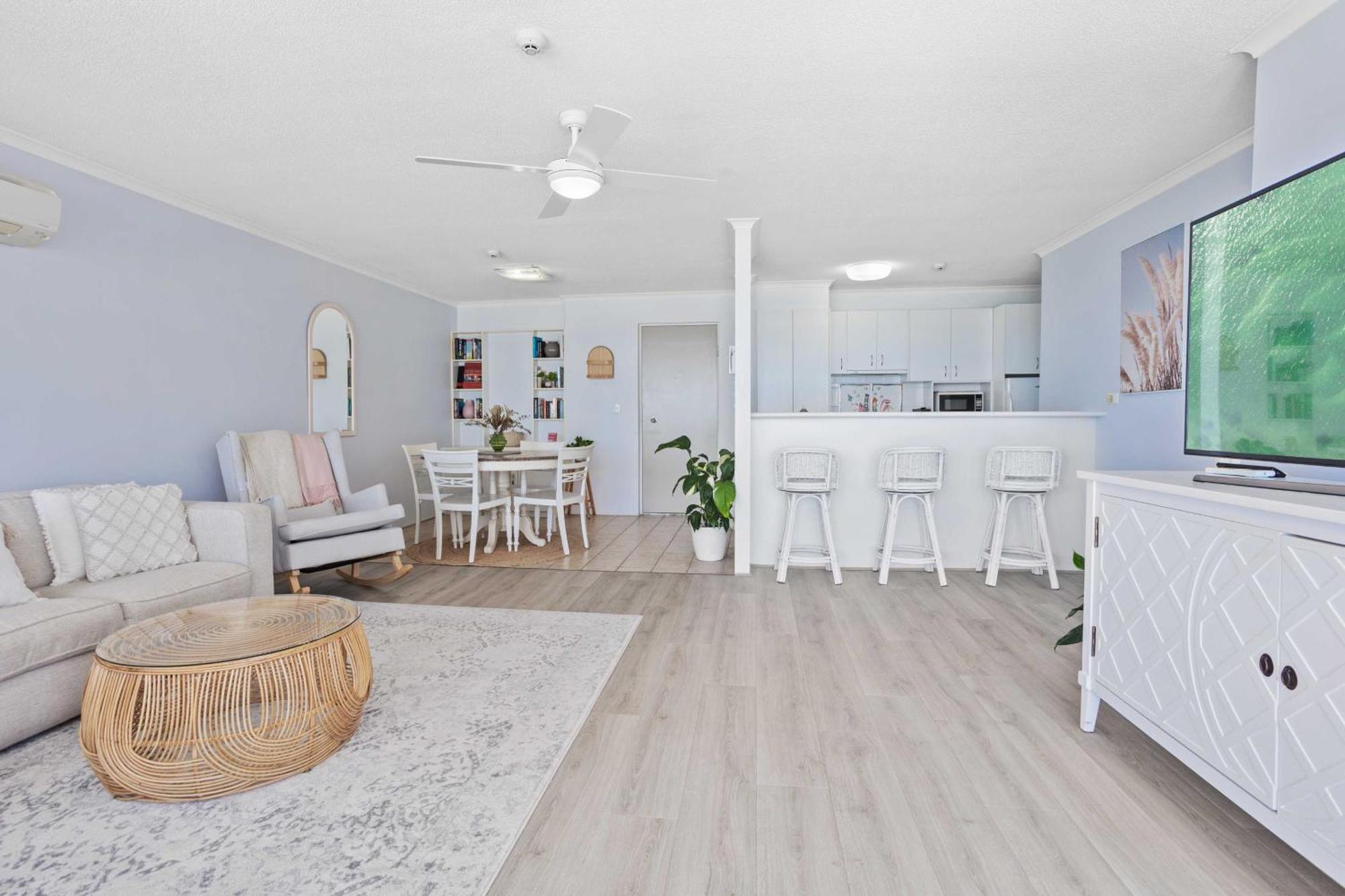 Baronnet Apartments Gold Coast Extérieur photo